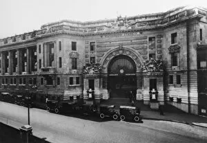 Rank Collection: View of the main entrance to Waterloo Station, London