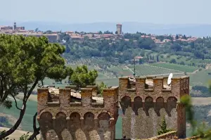 Kanus Prints: View towards Pienza, Tuscany, Italy