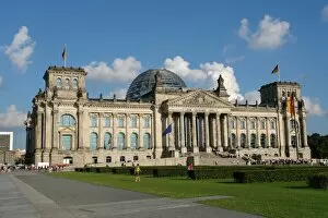 Images Dated 24th August 2007: Front view of the Reichstag building, Berlin, Germany