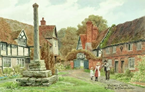 Tewkesbury Collection: Village Cross, Ripple, near Tewkesbury, Worcestershire