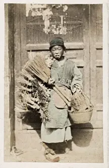 Vintage 19th century photograph: John Thomson carte de visite China: broom seller