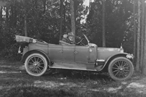 Wentworth Postcard Collection Gallery: Vintage Car (awaiting identfication)