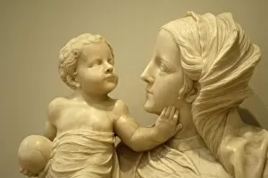 Geografico Collection: Detail of the Virgin and child. Sculpture by Felipe