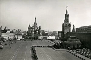 Visitors queue in Red Square, Moscow for Lenins Mausoleum