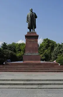 Crimea Prints: Vladimir Ilyich Lenin (1870-1924). Monument. Yalta