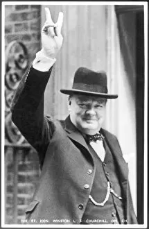 Winston Churchill Gallery: W Churchill Gives V Sign