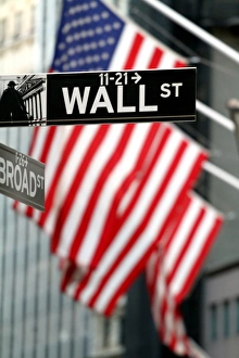 Images Dated 20th August 2011: Wall Street flags in New York, America