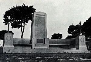 Curved Collection: War Memorial At Annandale