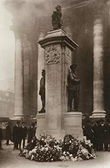 Bouquets Gallery: War Memorial outside the Royal Exchange