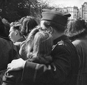 Images Dated 11th January 2012: Wartime romance