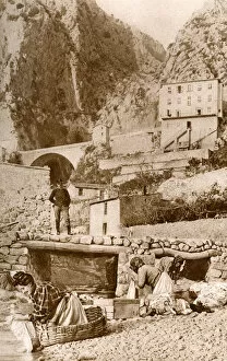 Images Dated 4th September 2018: Washerwomen near border between Italy and France