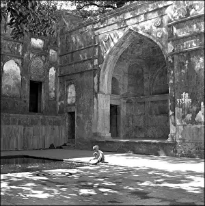 Platter Prints: Washing in a deserted Palace pool