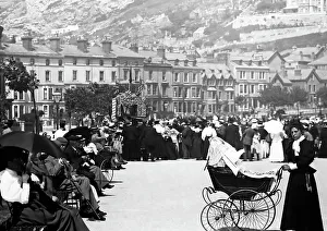 Llandudno Collection: Watching a Punch and Judy Show, Llandudno, Wales