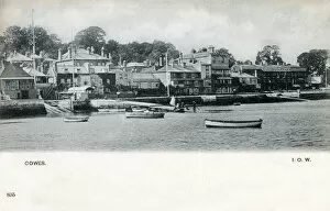 Images Dated 22nd April 2021: Waterfront at Cowes, Isle of Wight, Hampshire, England. Date: circa 1905