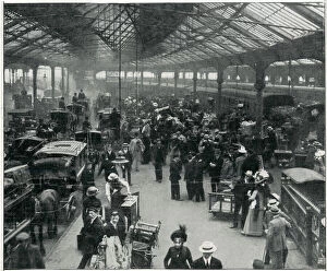 Carriages Collection: Waterloo Railway Station, London 1912