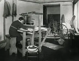 WEAVING IN SANDWICH SHOP