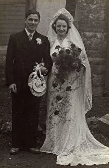 Images Dated 14th June 2016: Wedding couple, 1940s