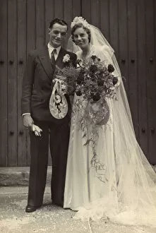 Images Dated 14th June 2016: Wedding couple, 1945