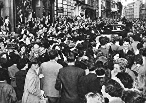 Royal Wedding Crowds Collection: Wedding of Princess Margaret - the Going Away