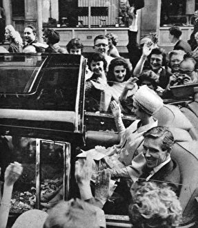 Royal Wedding Crowds Collection: Wedding of Princess Margaret - the Going Away