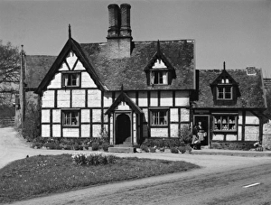 Images Dated 7th October 2015: Welsh Cottage