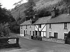 Images Dated 8th April 2011: Welsh Cottages