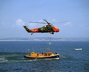 Images Dated 25th November 2016: Wessex helicopter in rescue demonstration, Cornwall