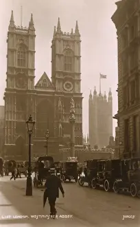 Lampost Prints: Westminster Abbey, London - Queue of Taxi cabs
