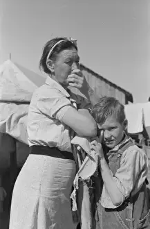 Migrant Prints: White migrant mother with son, Weslaco, Texas