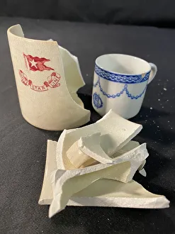 Mugs Prints: White Star Line - demitasse cup and broken mug