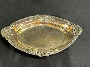 Inches Collection: White Star Line, First Class Elkington plate oval serving di