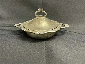 Dish Collection: White Star Line, Goldsmiths muffin dish and cover