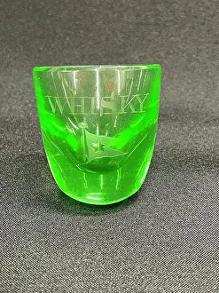 Measure Prints: White Star Line, green glass whisky measure with logo