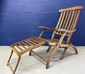 Superb Prints: White Star Line, steamer chair with foldout footrest