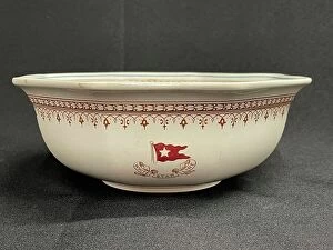 Inches Collection: White Star Line, Stonier Losol ware octagonal serving bowl