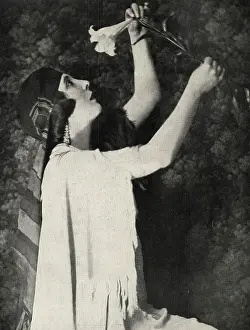 Harvey Prints: Wife of a famous artist: Mrs George Belcher (previously Miss Joan Harvey). Date: 1920