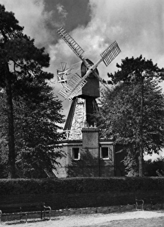 Images Dated 14th March 2011: Wimbledon Windmill