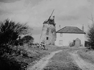 Images Dated 3rd February 2015: Windmill on South Downs, Hampshire