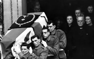 Mourning Prints: Winston Churchills funeral, coffin bearers carrying Churchi