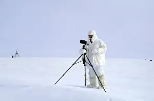 Barren Prints: Winter camouflage for a wildlife video-shoot for