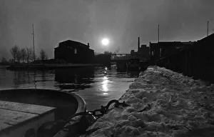 Images Dated 16th May 2011: Winter Canal Scene