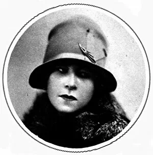 Images Dated 16th August 2004: Winter fashion accessories, 1927