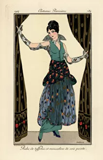 Images Dated 12th April 2019: Woman in dress of taffeta and printed chiffon