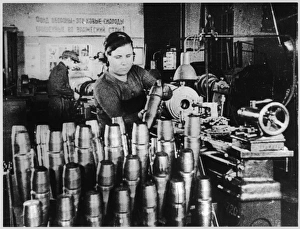 Ammunitions Gallery: Woman / Munitions
