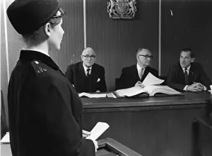 Notes Prints: Woman police officer giving evidence in court, London