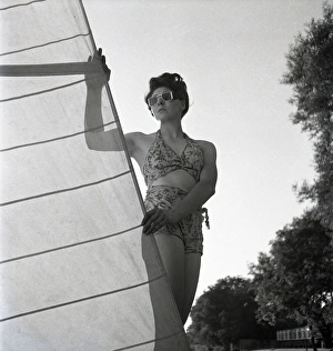 Images Dated 2nd September 2016: Woman on St Ives beach with yacht sail