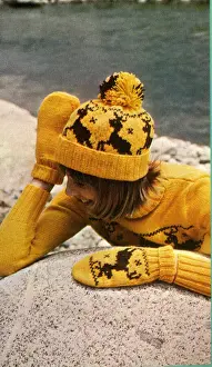 Mittens Prints: Womans Fashion Knitwear in yellow and black