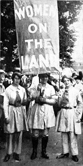 Images Dated 27th October 2004: Women on the land