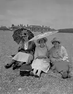Shading Prints: Three women with parasols
