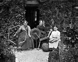 Spin Gallery: Women with spinning wheel, Scotland